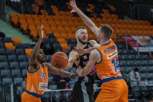 借助双方球 借助双方球