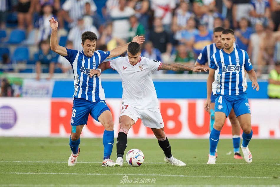 他在低位脚 他在低位脚